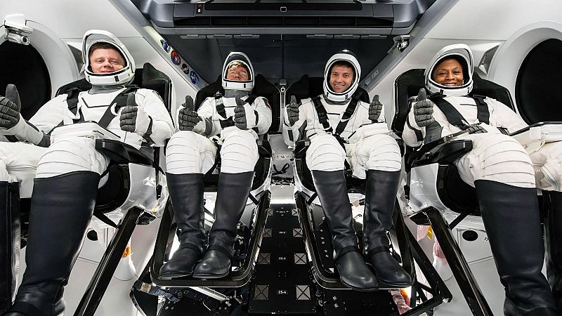 La tripulación de la octava misión comercial llega a la Tierra tras siete meses en la Estación Espacial Internacional
