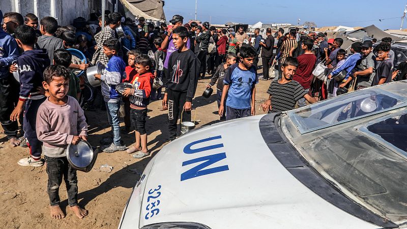 Al menos diez muertos tras el impacto de dos misiles israelíes contra una escuela de UNRWA en Gaza