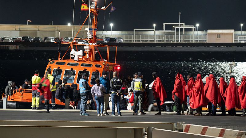 Cuatro inmigrantes muertos y ocho desaparecidos en el naufragio de la lancha al este de Lanzarote