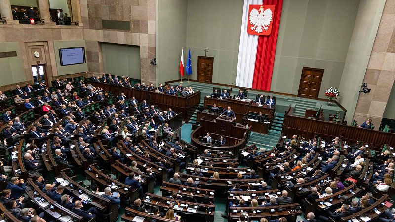 Polonia plantea implantar una formación militar intensiva para "todos los hombres adultos"
