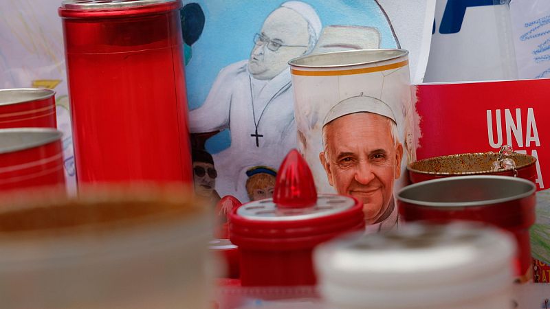 El papa muestra una "gradual y ligera mejoría" y responde bien al tratamiento aunque se mantiene el pronóstico reservado