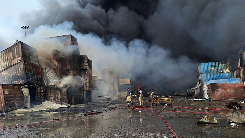 Irán investiga las causas de la explosión en el puerto de Shahid Rajai, que deja ya 40 muertos y más de 1.200 heridos