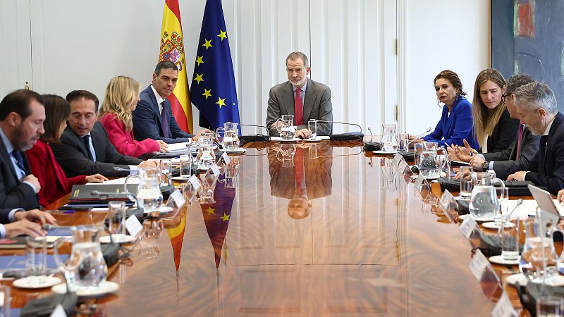 El rey Felipe VI preside la reunión del Consejo de Seguridad Nacional en el Palacio de la Moncloa
