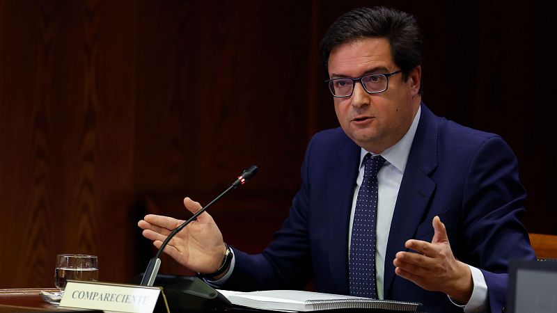 López insiste en que "jamás" supo de una fiesta de Ábalos en el Parador de Teruel y habla de "bulos" y "chascarrillos"
