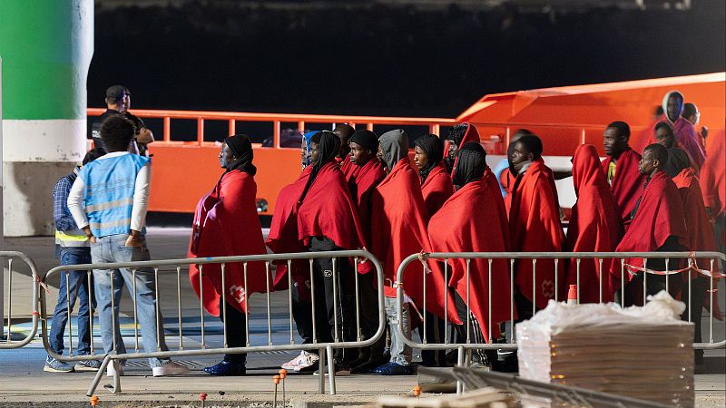 Rescatan dos embarcaciones con 113 inmigrantes en la costa de Lanzarote