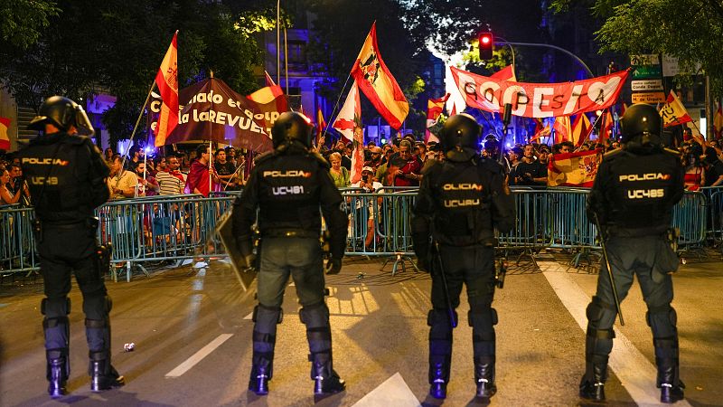Miles de personas piden la dimisión de Sánchez convocados por Vox tras el informe de la UCO sobre Cerdán