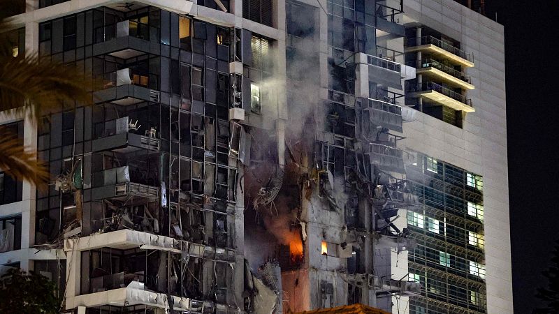 Irán responde a Israel con cuatro oleadas de ataques que alcanzan Tel Aviv y dejan tres muertos y decenas de heridos