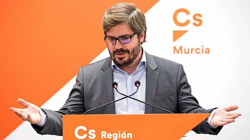 Cs critica a Hervías por irse "al partido de Bárcenas" y le acusa de estar detrás de los "tránsfugas" de Murcia