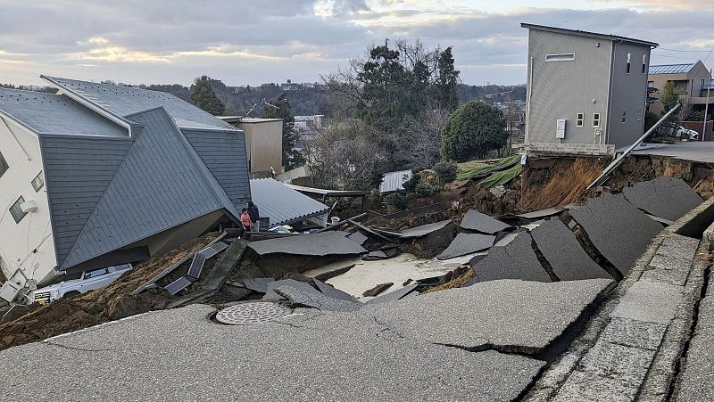 Al menos 30 muertos, 46.000 evacuados y varios desaparecidos en Japón tras un terremoto de 7,6
