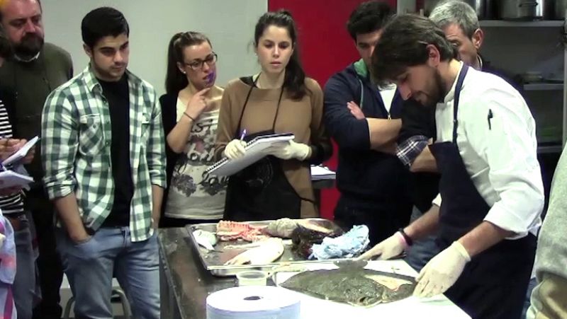 FormaciFormacin de los aspirantes de MasterChef: Limpiar y cortar pescados