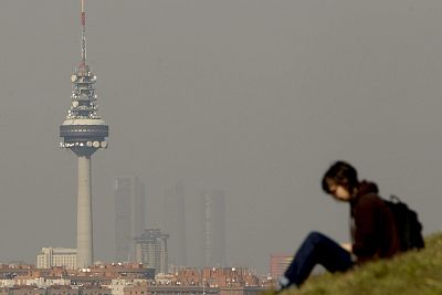 Dos tercios de la población española respiró en 2024 aire contaminado por encima de los nuevos límites legales