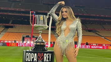 Melody sorprende en el descanso de la Final de la Copa del Rey